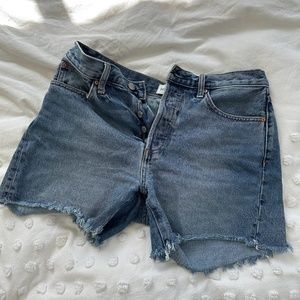 Denim Forum ex boyfriend midi short in size 27